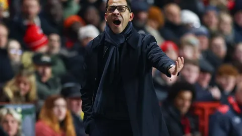 穆里尼奥激励球队：迎难而上，携手战胜挑战迎战加拉塔萨雷